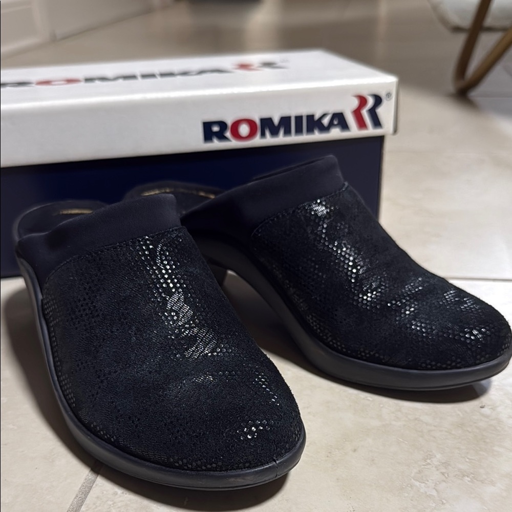 Romika Black Mules & Clogs with Comfort Design